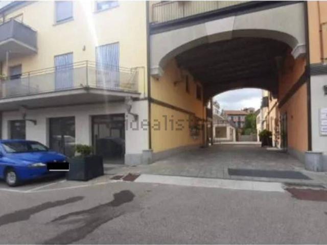 Garage in vendita di m² in Via Giuseppe Verdi, 25