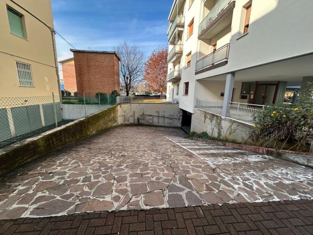 Garage in vendita di m² in Via Giuseppe Mazzini, 31