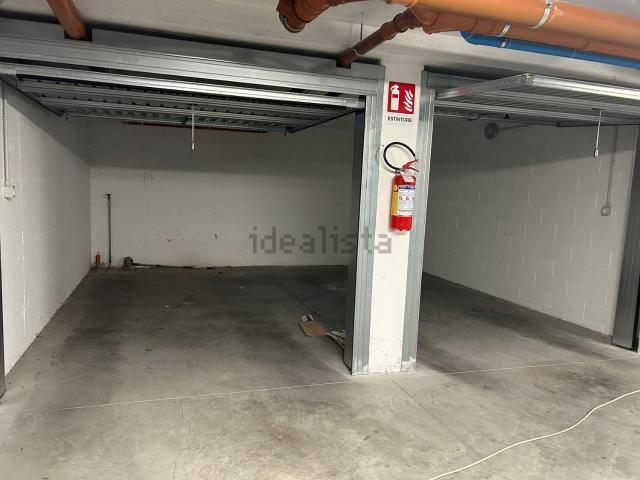 Garage in vendita di m² in Via Giuseppe Rivani, 53