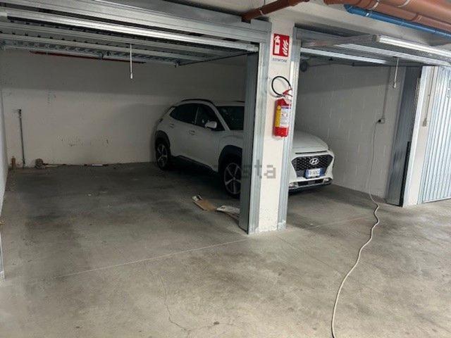 Garage in vendita di m² in Via Giuseppe Rivani, 53