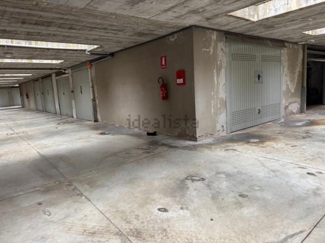 Garage in vendita di m² in Via Gozzadini