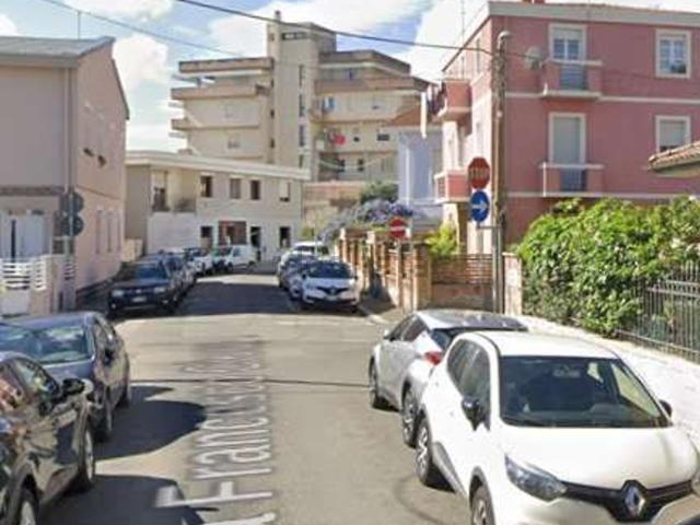 Garage in vendita di m² in Via Grazia Deledda