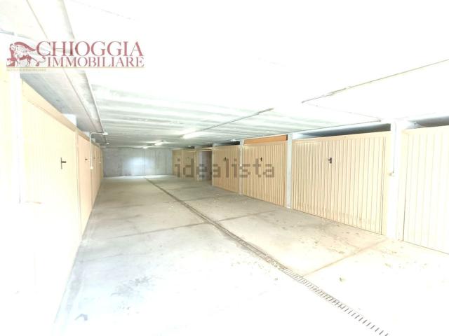 Garage in vendita di m² in Via Granatieri di Sardegna