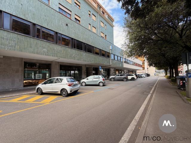 Garage in vendita di m² in Via Guglielmo Oberdan, 30