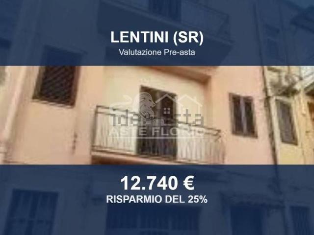 Garage in vendita di m² in Via Ionio, 17