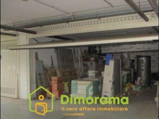 Garage in vendita di m² in Via Is Maglias, 113