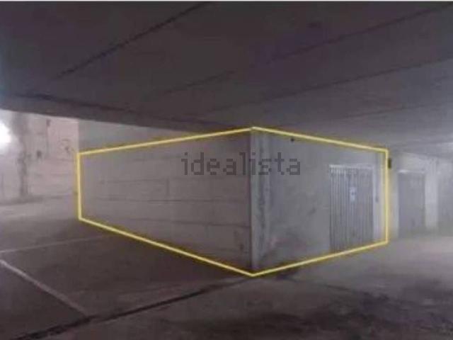 Garage in vendita di m² in Via Isca degli Antichi, 18