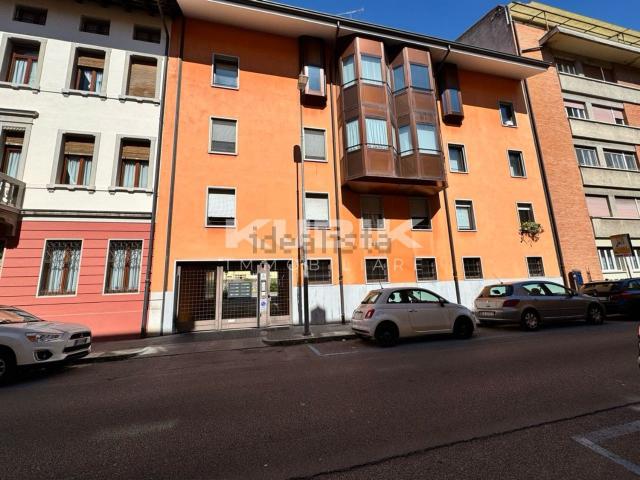 Garage in vendita di m² in Via Ippolito Nievo, 15