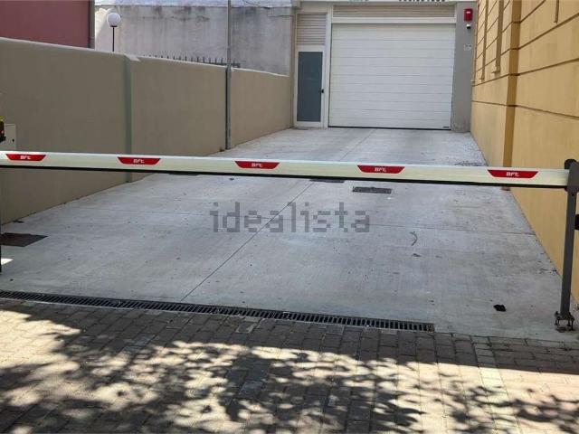 Garage in vendita di m² in Via Italica, 77