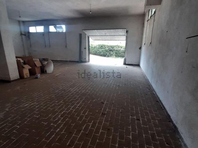 Garage in vendita di m² in Via Laghi, 9