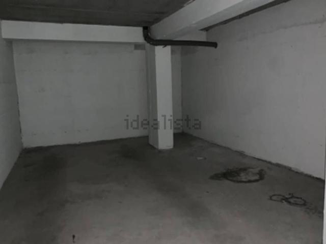 Garage in vendita di m² in Via Lago di Nemi