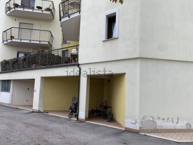 Garage in vendita di m² in Via Lago di Nemi