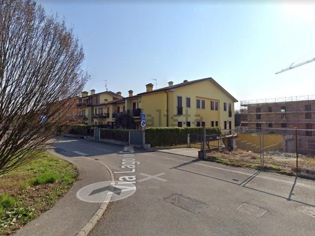 Garage in vendita di m² in Via Lago di Como