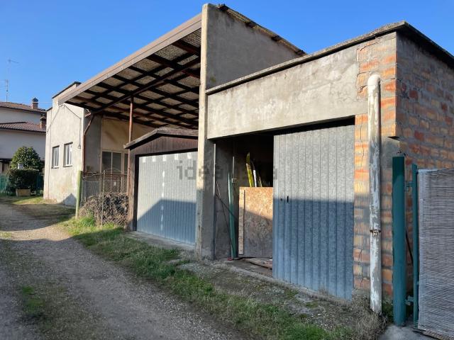 Garage in vendita di m² in Via Libertà, 3
