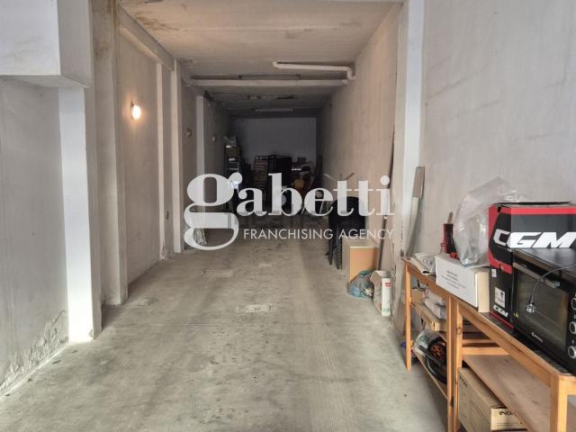 Garage in vendita di m² in Via Libia