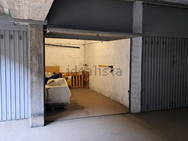 Garage in vendita di m² in Via Lidice