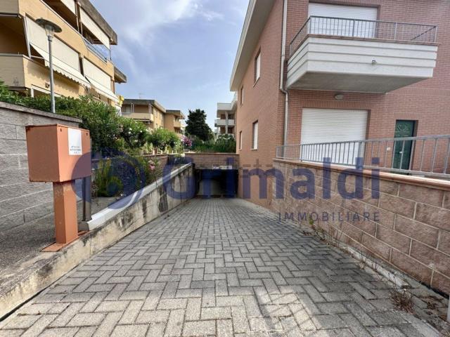 Garage in vendita di m² in Via Litoranea, 160