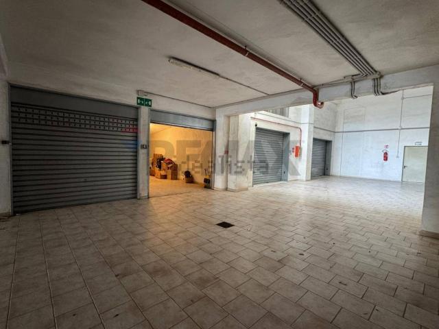 Garage in vendita di m² in Via Lorenzo d&apos Arcangelo, 3