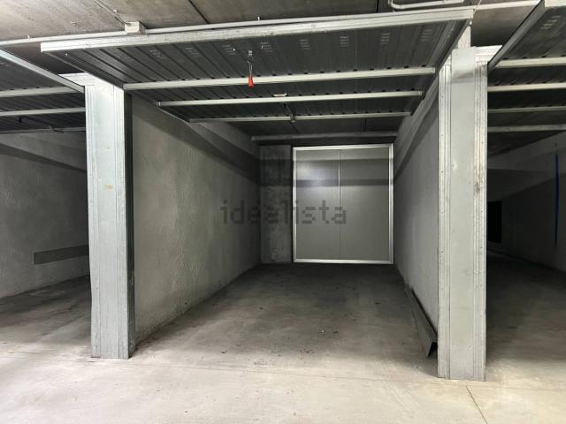 Garage in vendita di m² in Via Lungardo, 60