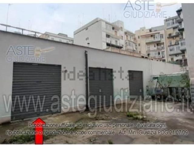 Garage in vendita di m² in Via Lucania, 10