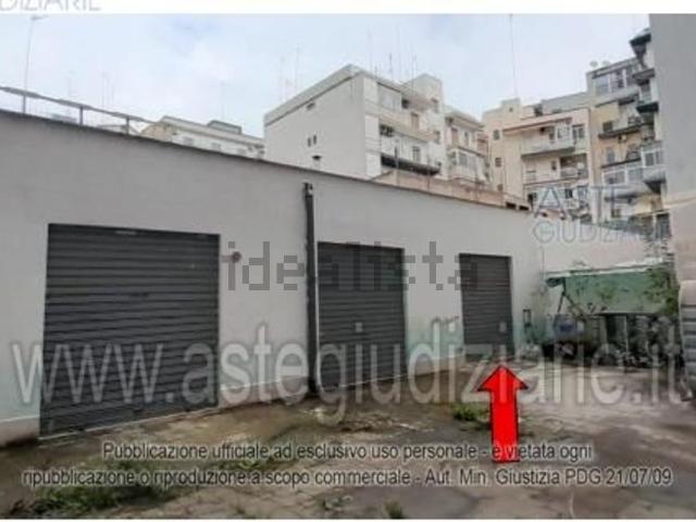 Garage in vendita di m² in Via Lucania, 10