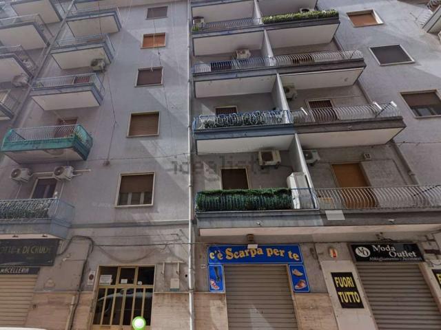 Garage in vendita di m² in Via Lucania, 10