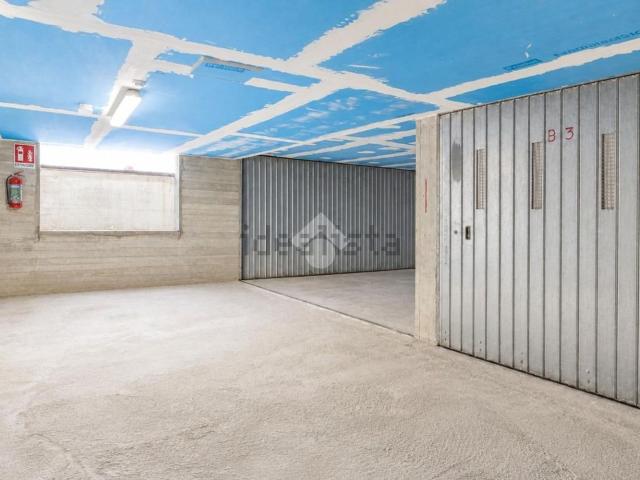 Garage in vendita di m² in Via Lucania, 20