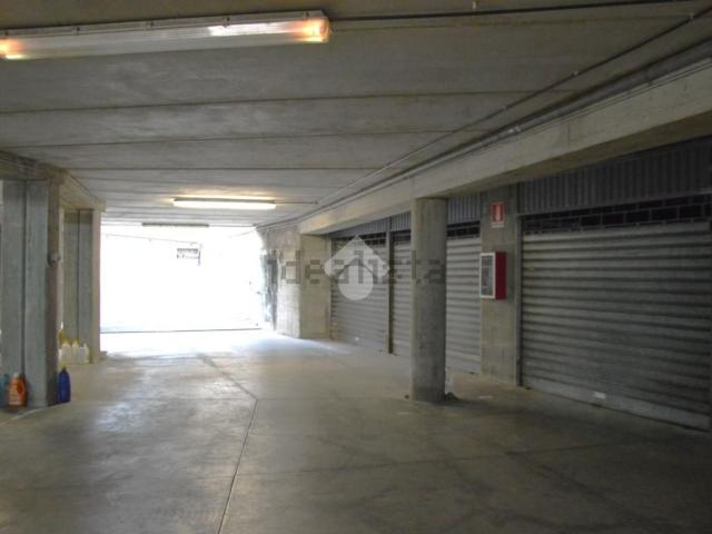 Garage in vendita di m² in Via Mandrolisai, 4