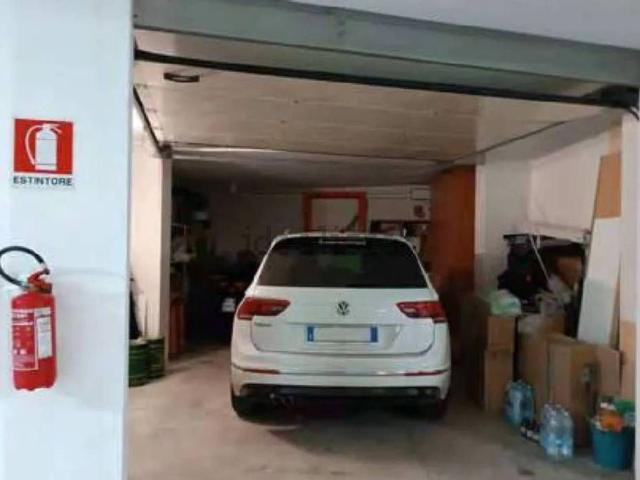 Garage in vendita di m² in Via Madonna delle Grazie