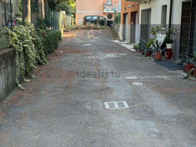 Garage in vendita di m² in Via Marco Emilio Lepido, 66