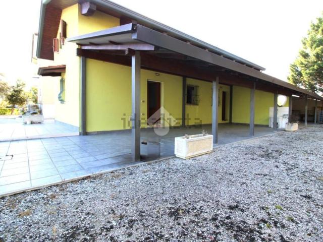 Garage in vendita di m² in Via Mariana, 1700