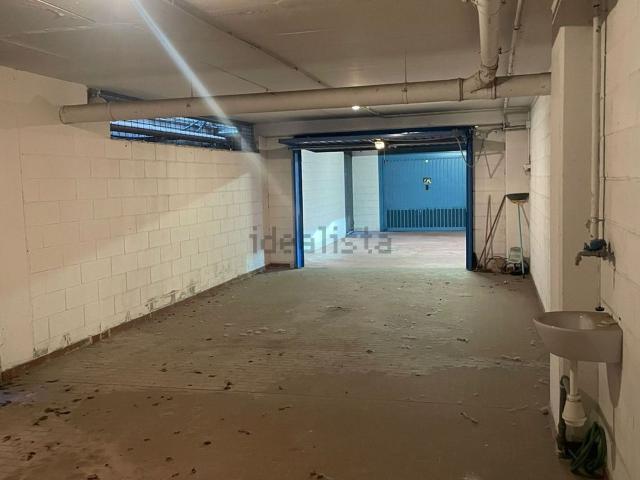 Garage in vendita di m² in Via Massenzio Masia