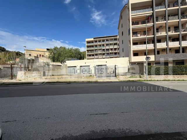 Garage in vendita di m² in Via Minissale, 44