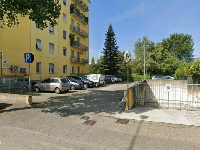Garage in vendita di m² in Via Milano