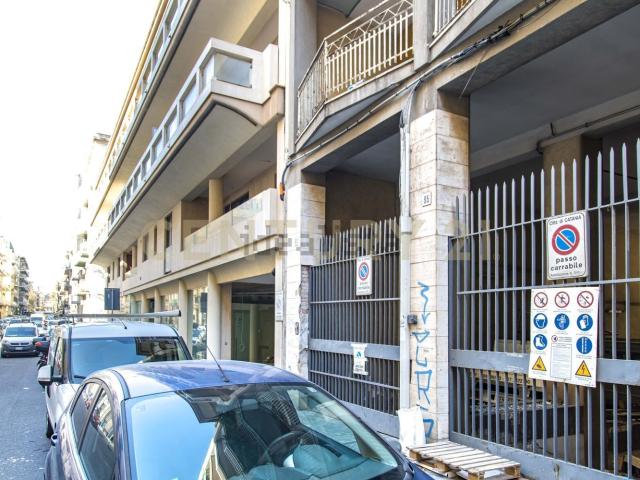 Garage in vendita di m² in Via Milano, 93