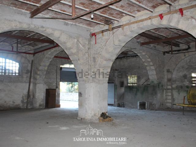Garage in vendita di m² in Via Montana