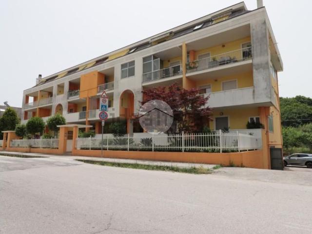Garage in vendita di m² in Via Montagna dei Fiori, 83