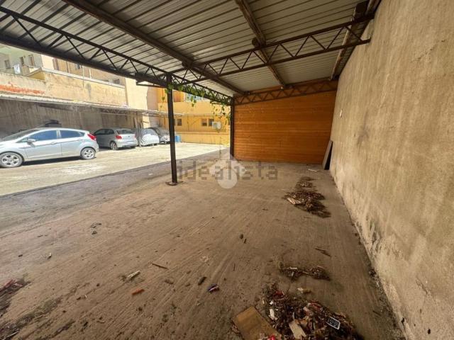 Garage in vendita di m² in Via Monte Santo, 14