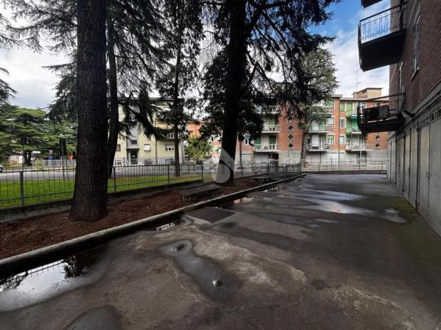 Garage in vendita di m² in Via Montefiorino, 18