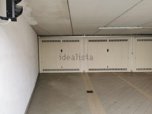 Garage in vendita di m² in Via Montello