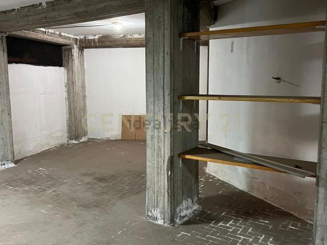 Garage in vendita di m² in Via Moncada, 1