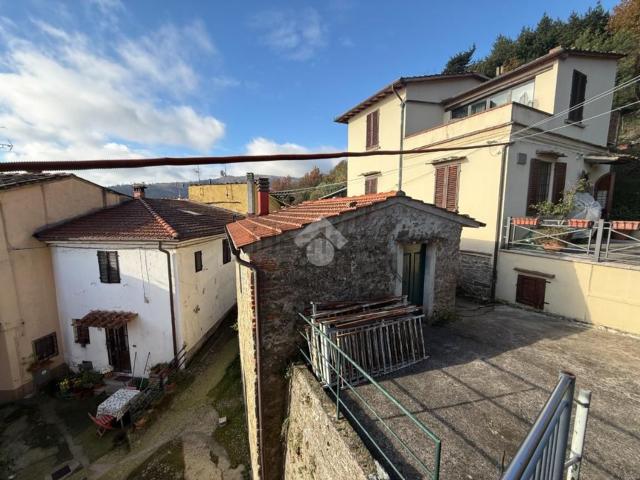 Garage in vendita di m² in Via Modenese, 360