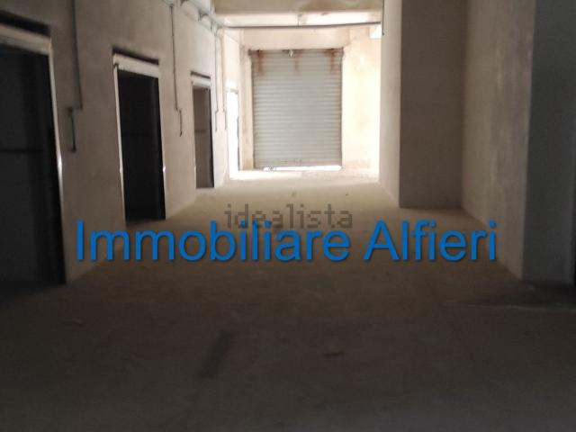 Garage in vendita di m² in Via Napoli, 252