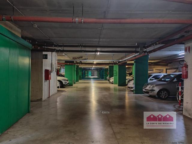 Garage in vendita di m² in Via Napoli