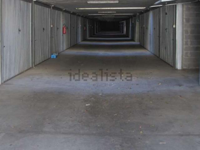 Garage in vendita di m² in Via Nassar