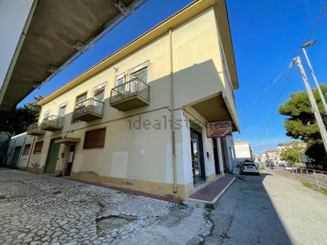 Garage in vendita di m² in Via Nazionale Adriatica Sud