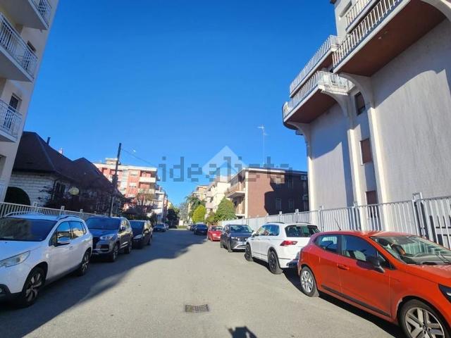 Garage in vendita di m² in Via Newton, 15