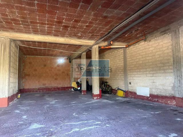 Garage in vendita di m² in Via Nicola Fabrizi