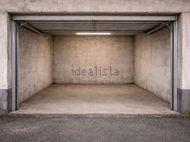 Garage in vendita di m² in Via nizza