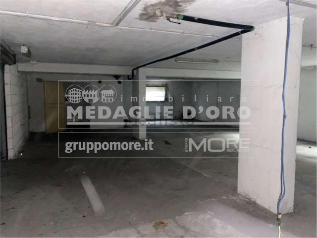 Garage in vendita di m² in Via Nonantolana, 651